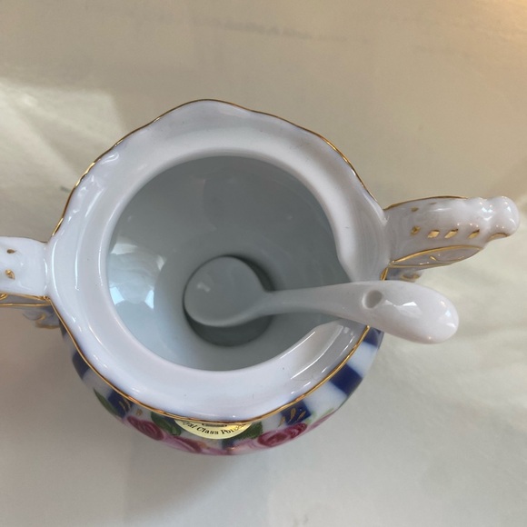 Wellington Castle Blue and White Striped Sugar Bowl with Floral Design - Picture 3 of 4